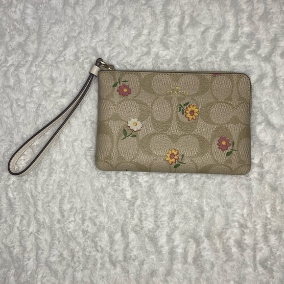 Sold Corner Zip Wristlet In Signature Canvas With Nostalgic Ditsy Print, flowers - Picture 1 of 7